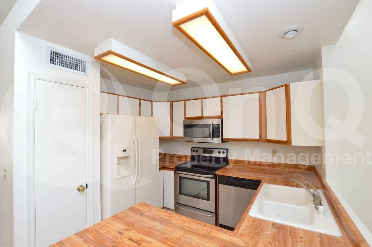 1559 E Drake Dr - Photo 3 of 17