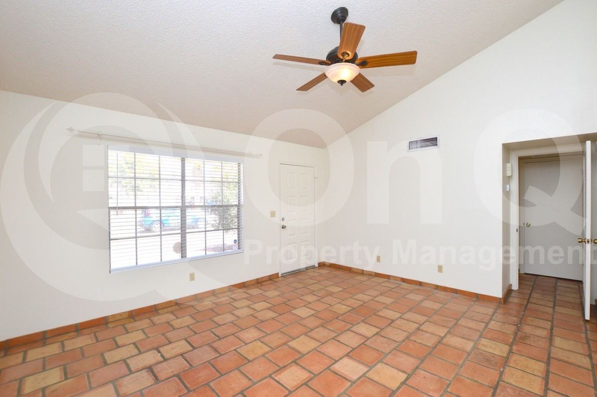 1559 E Drake Dr - Photo 5 of 17