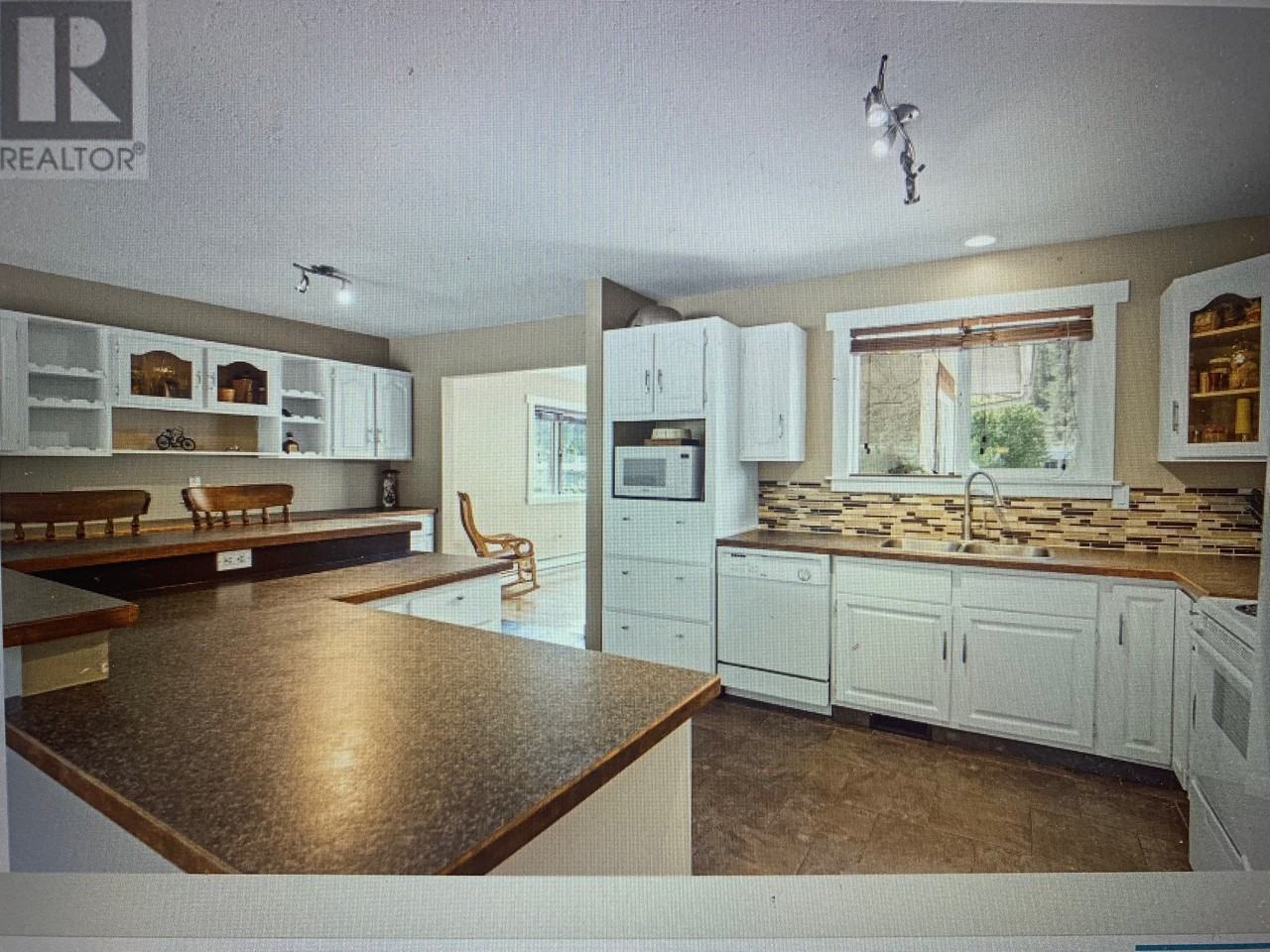 4106 35A Street - Photo 3 of 12