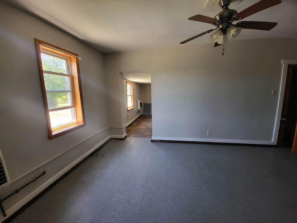 250 Montgomery St #2 - Photo 2 of 10