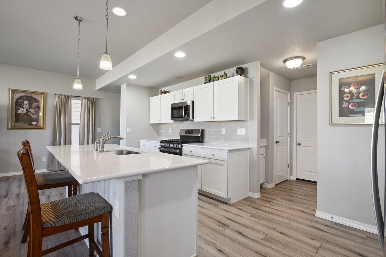 4256 Samaritan Loop - Photo 7 of 35