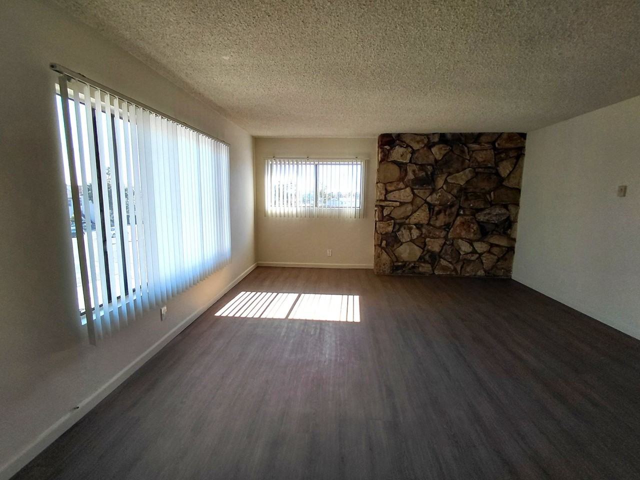 2620 Linden Ave - Photo 2 of 9