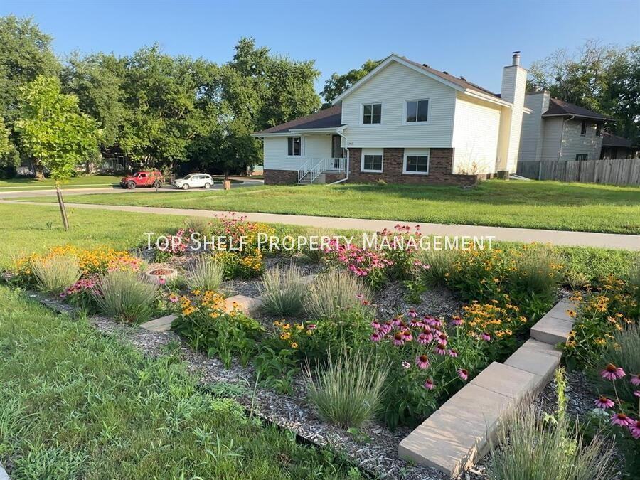10423 Clark St - Photo 2 of 15