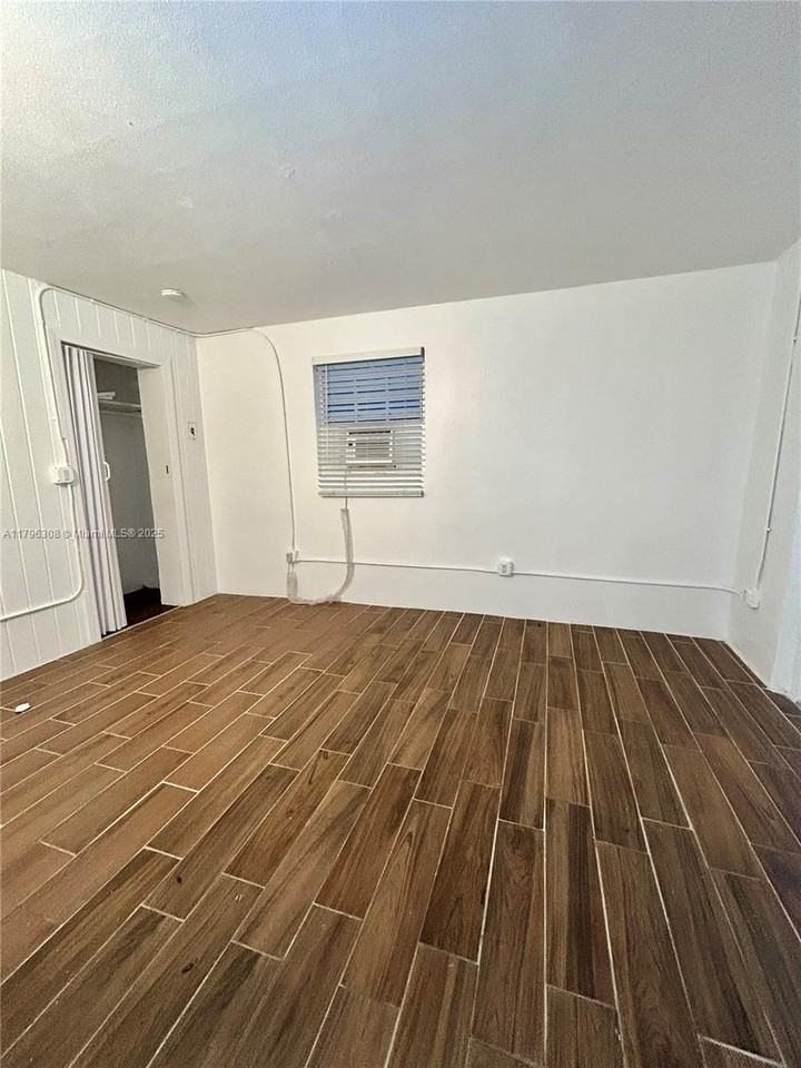 706 S F St #REAR - Photo 2 of 10