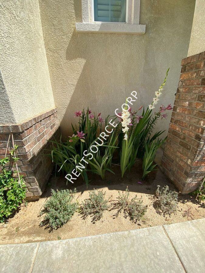 3147 W Kildare St - Photo 3 of 36