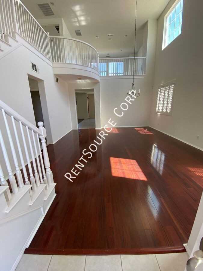 3147 W Kildare St - Photo 4 of 36