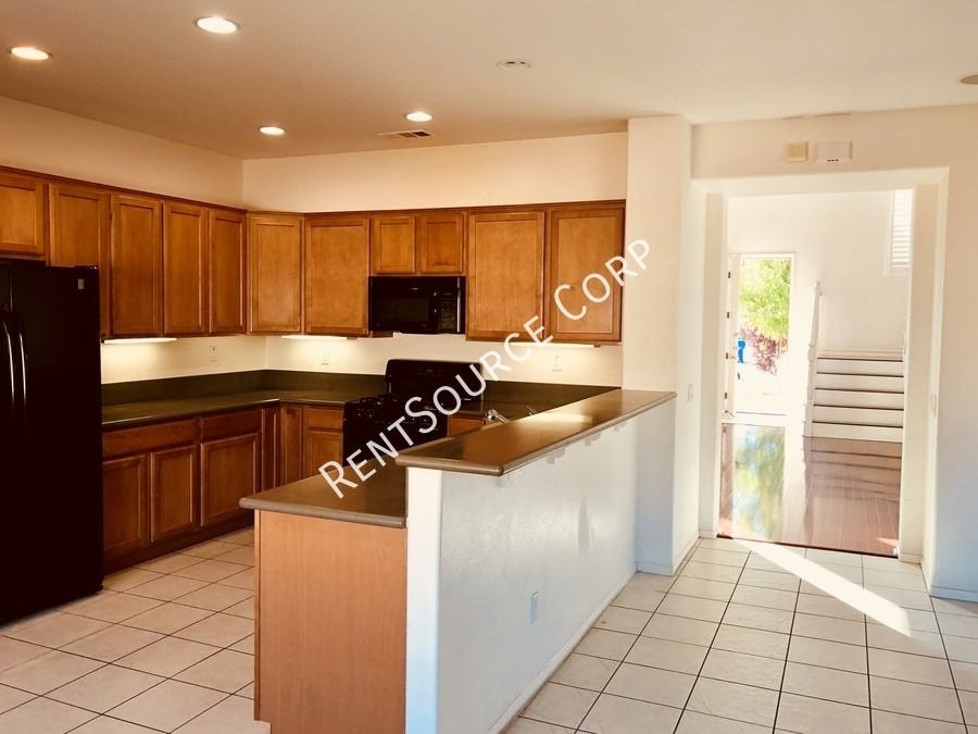 3147 W Kildare St - Photo 6 of 36