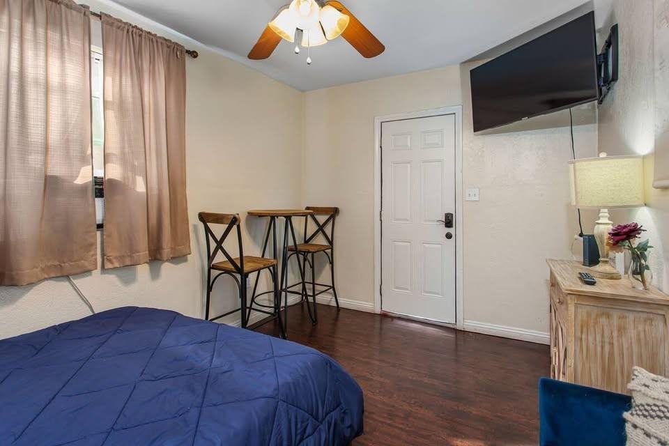 489 Nassau Ave #1-2 - Photo 4 of 16