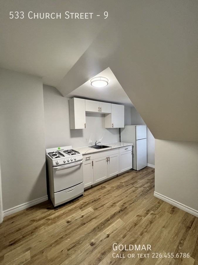 533 Church St #9 - Photo 4 of 7