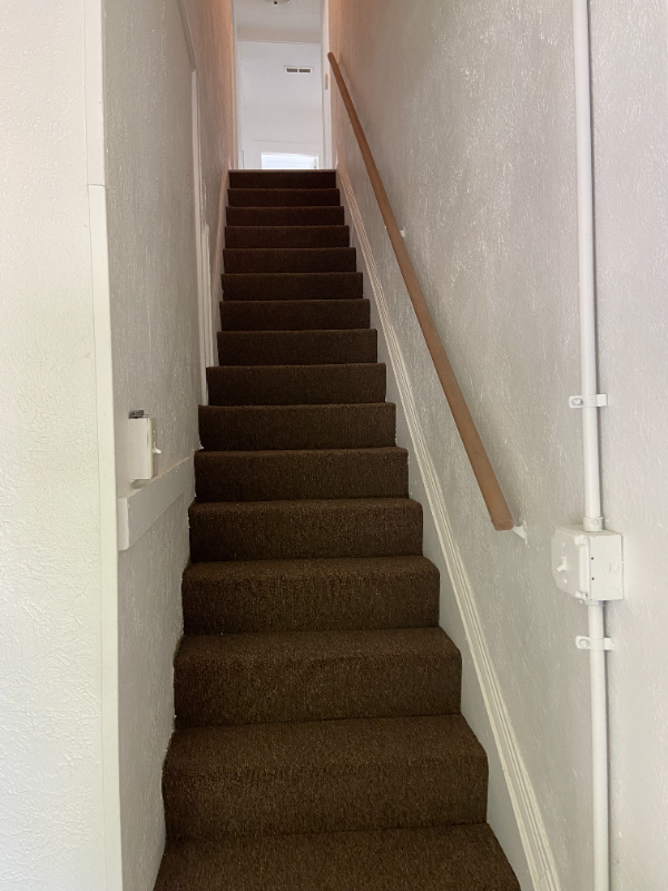 223 1/2 S East St - Photo 2 of 7