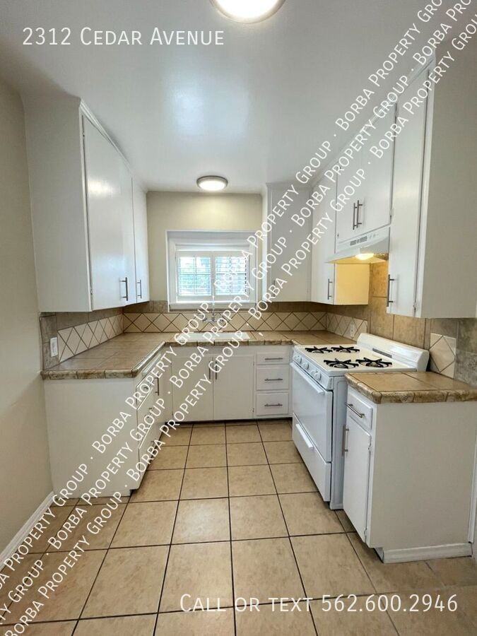 2312 Cedar Ave - Photo 2 of 9