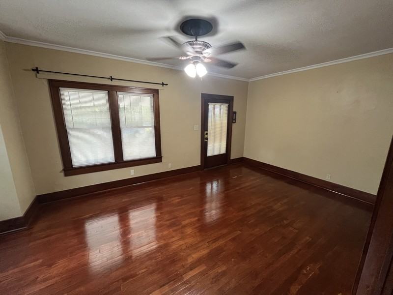 1917 S Locust St - Photo 4 of 17