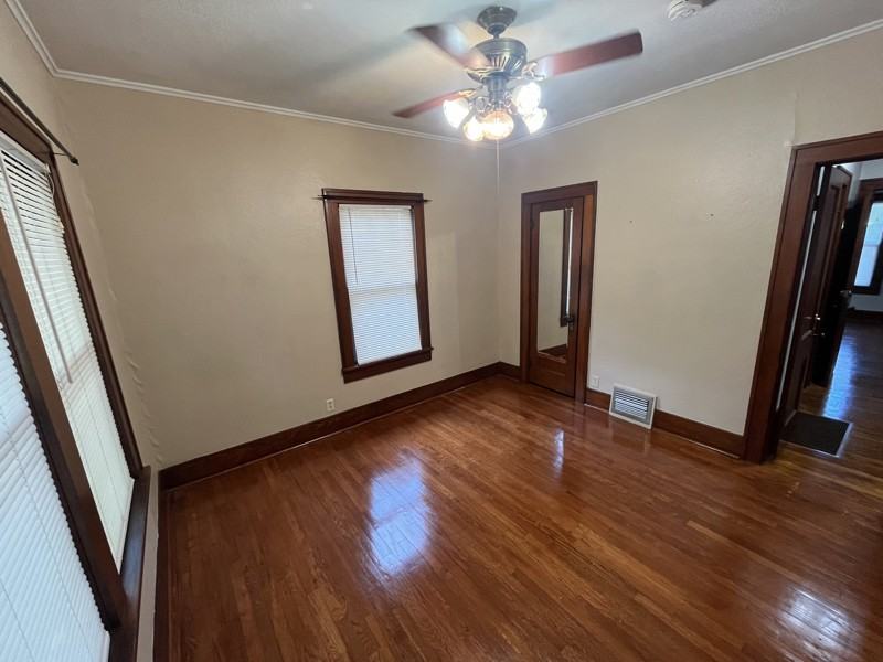 1917 S Locust St - Photo 6 of 17