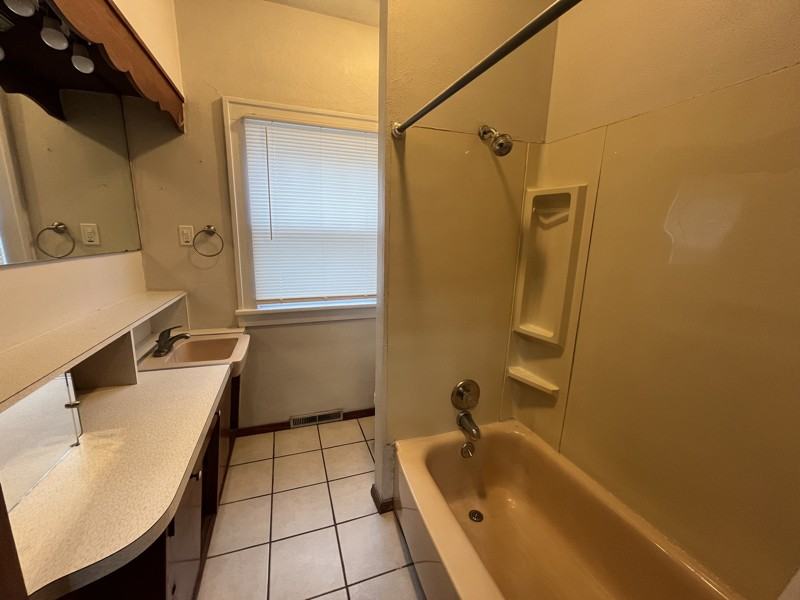 1917 S Locust St - Photo 7 of 17