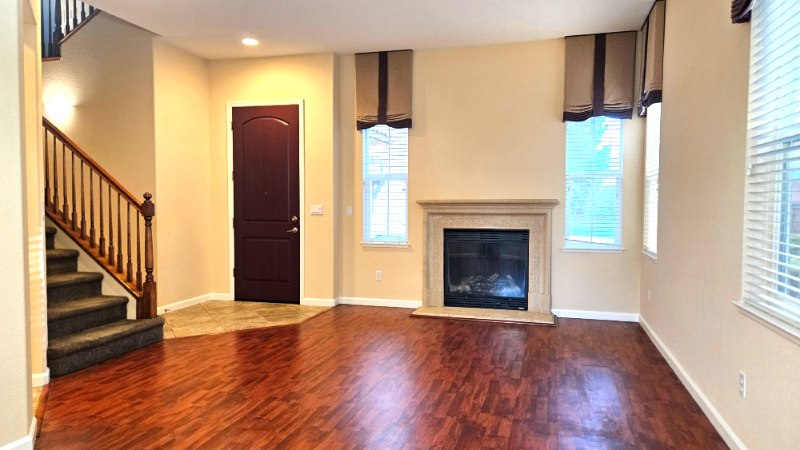 2124 Carrara St - Photo 2 of 13