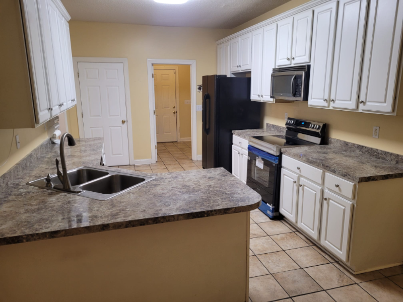 3675 W Pointe Dr - Photo 3 of 17