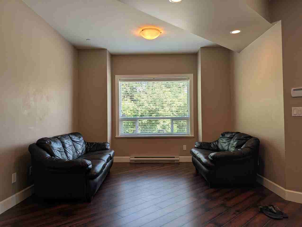 11201 Creekside St - Photo 3 of 18