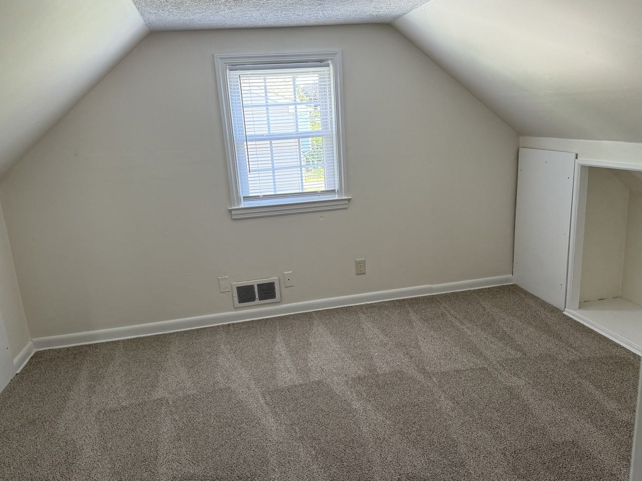 67 Loomis Ave - Photo 3 of 8