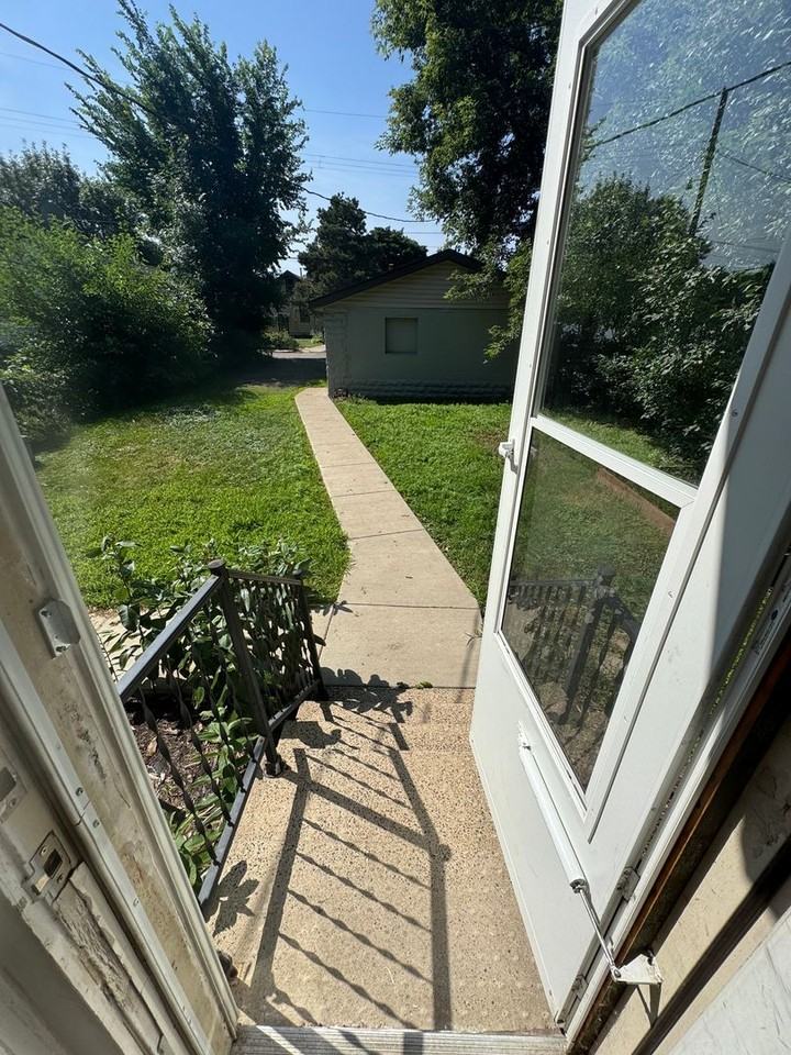 1232 Hubbard Ave - Photo 3 of 32