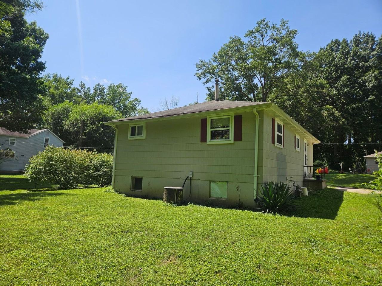 906 Olive St - Photo 2 of 9