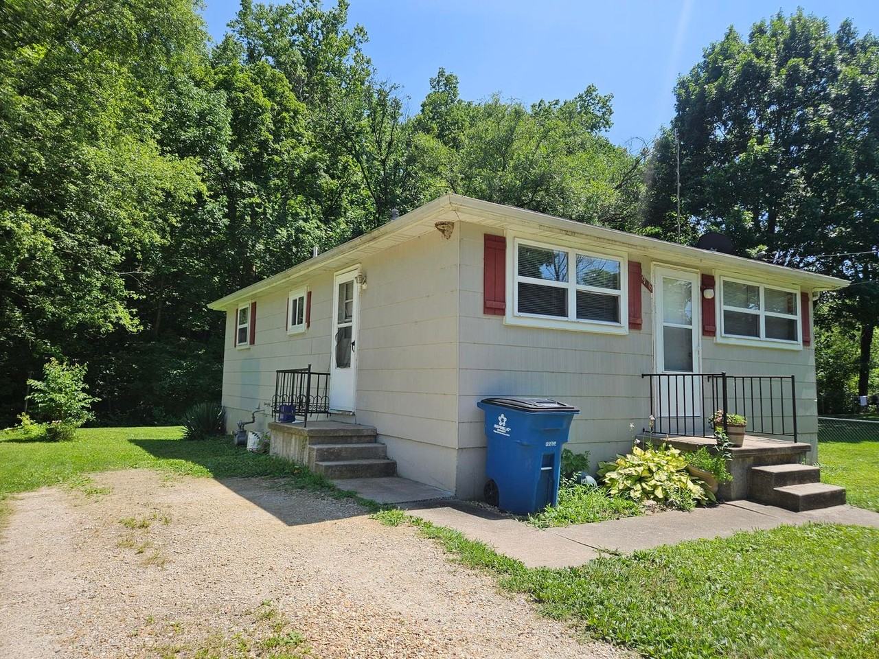 906 Olive St - Photo 3 of 9