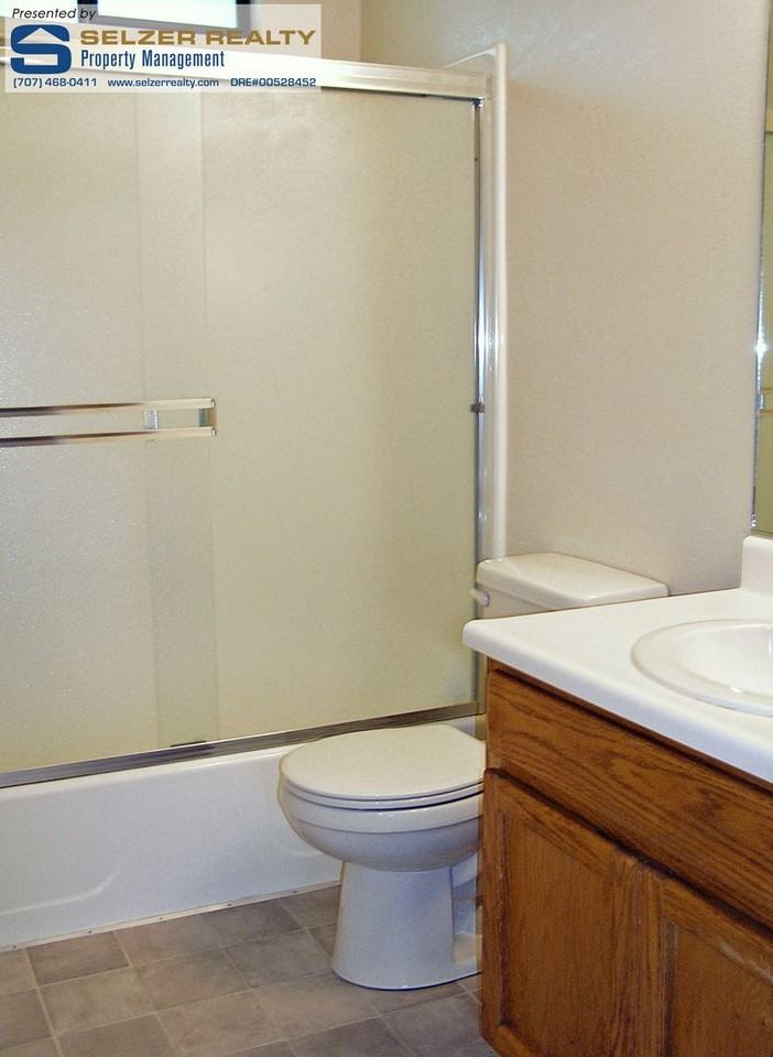 890 S Orchard Ave - Photo 7 of 9