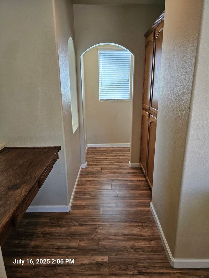 1060 Goble Ct - Photo 4 of 5