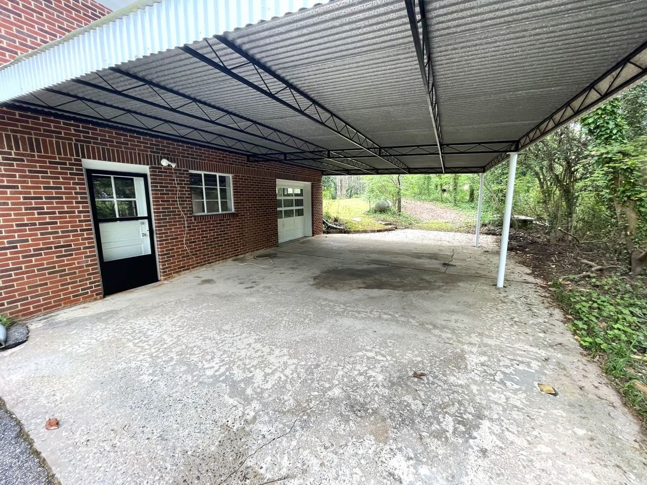 1605 Cherokee Rd - Photo 4 of 31