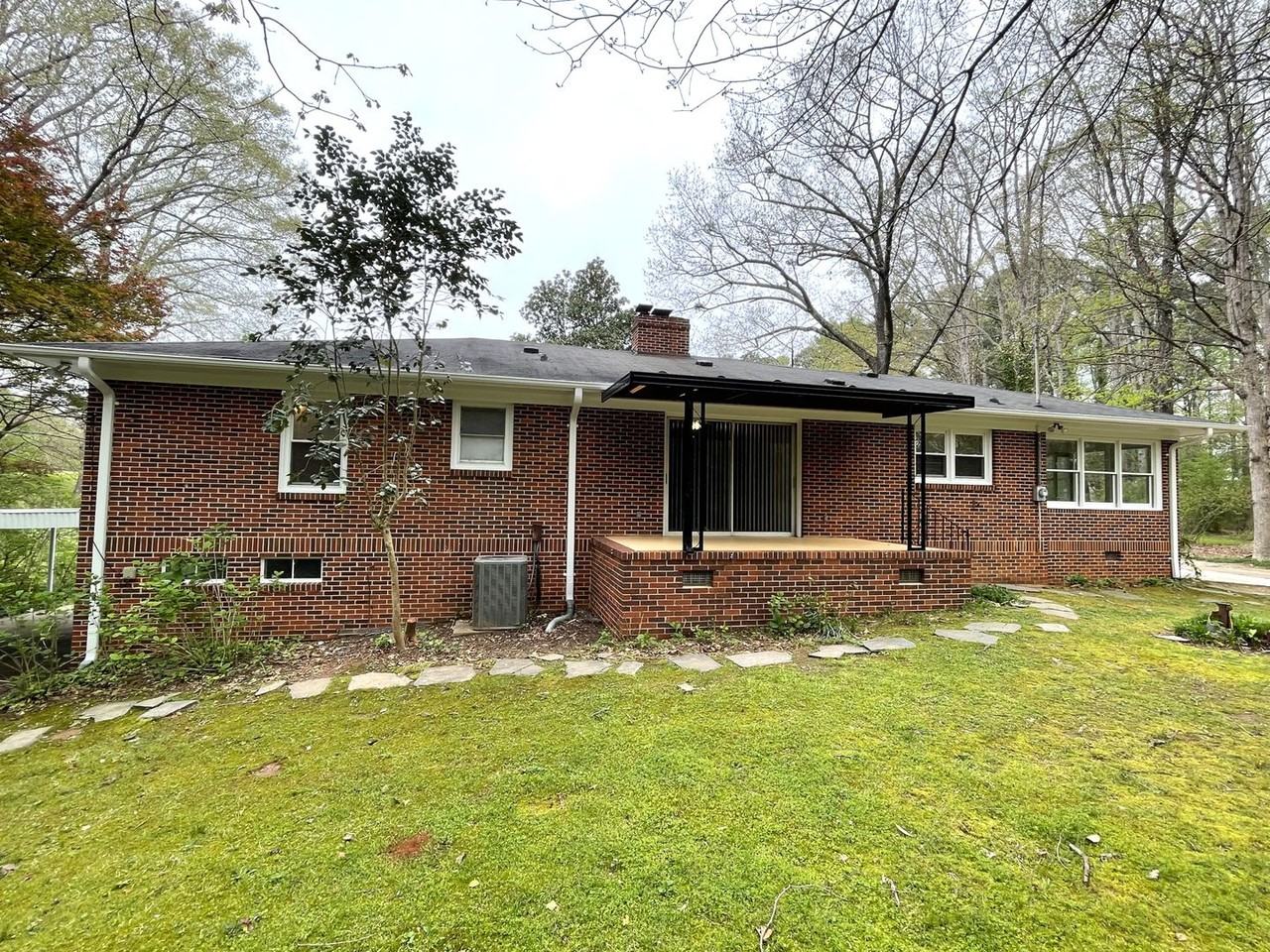 1605 Cherokee Rd - Photo 6 of 31