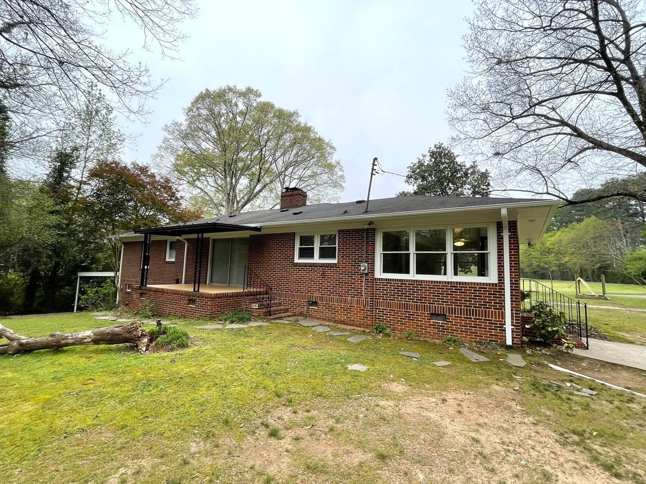 1605 Cherokee Rd - Photo 7 of 31