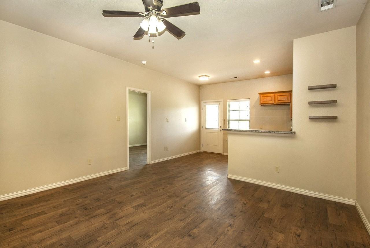 700 E Bullock St - Photo 2 of 31
