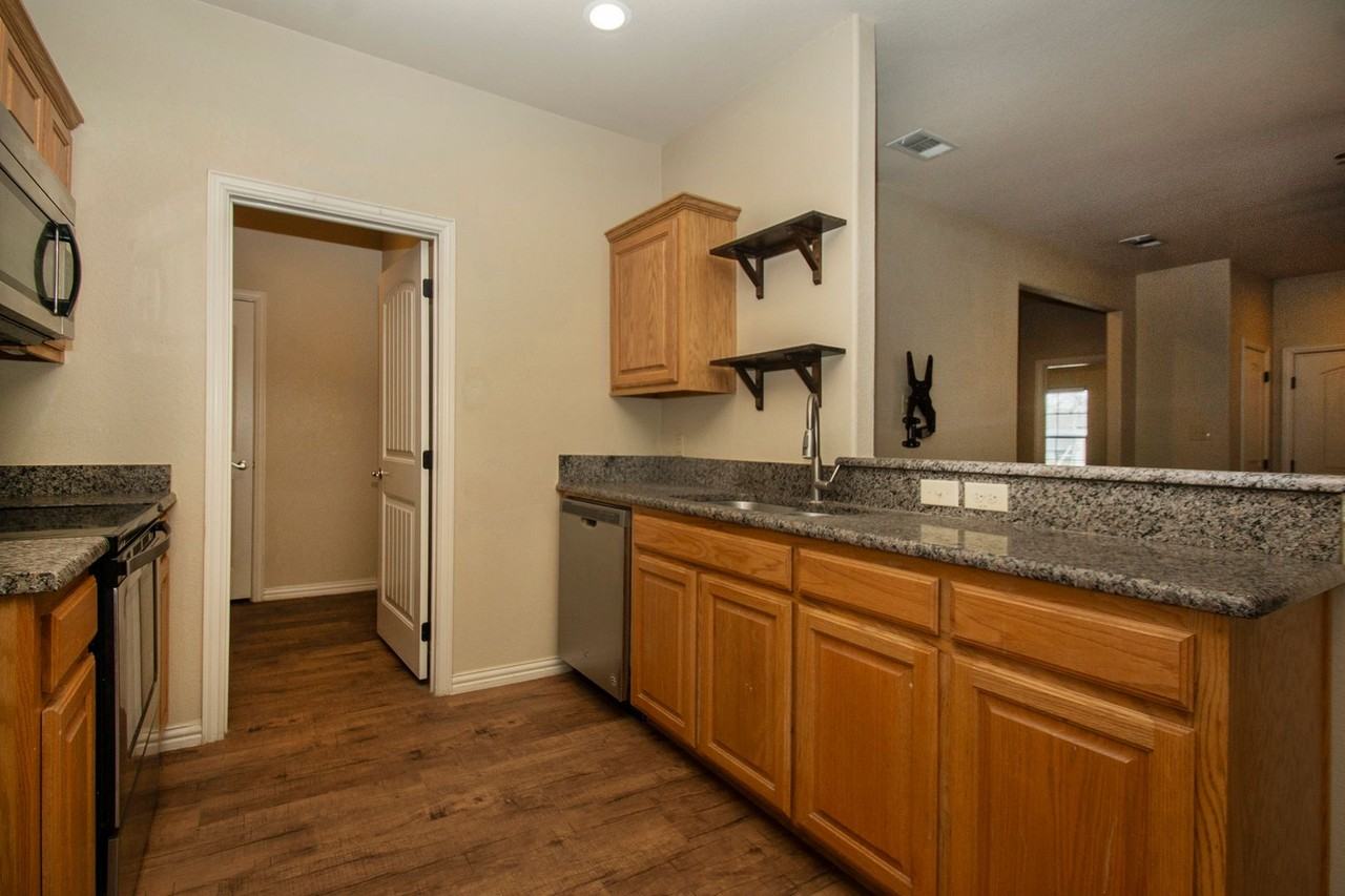 700 E Bullock St - Photo 4 of 31