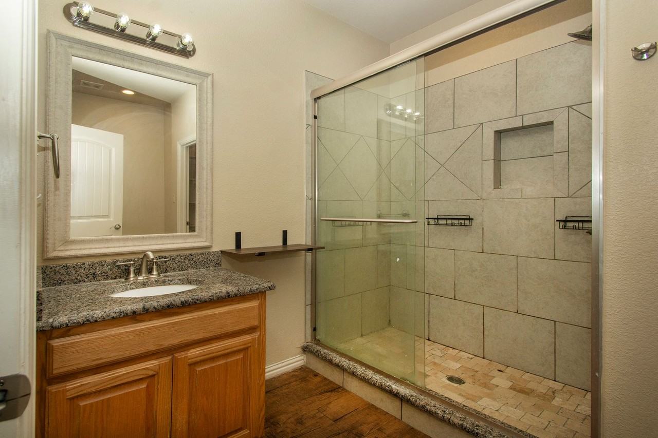 700 E Bullock St - Photo 5 of 31