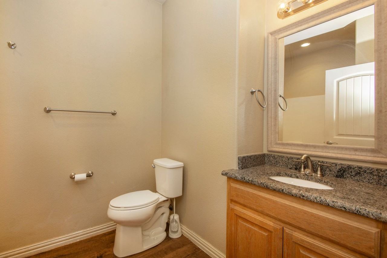 700 E Bullock St - Photo 7 of 31