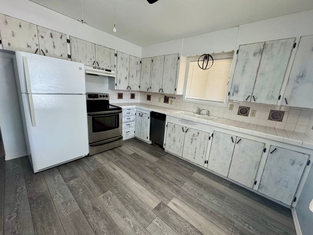 2535 Union St - Photo 2 of 23