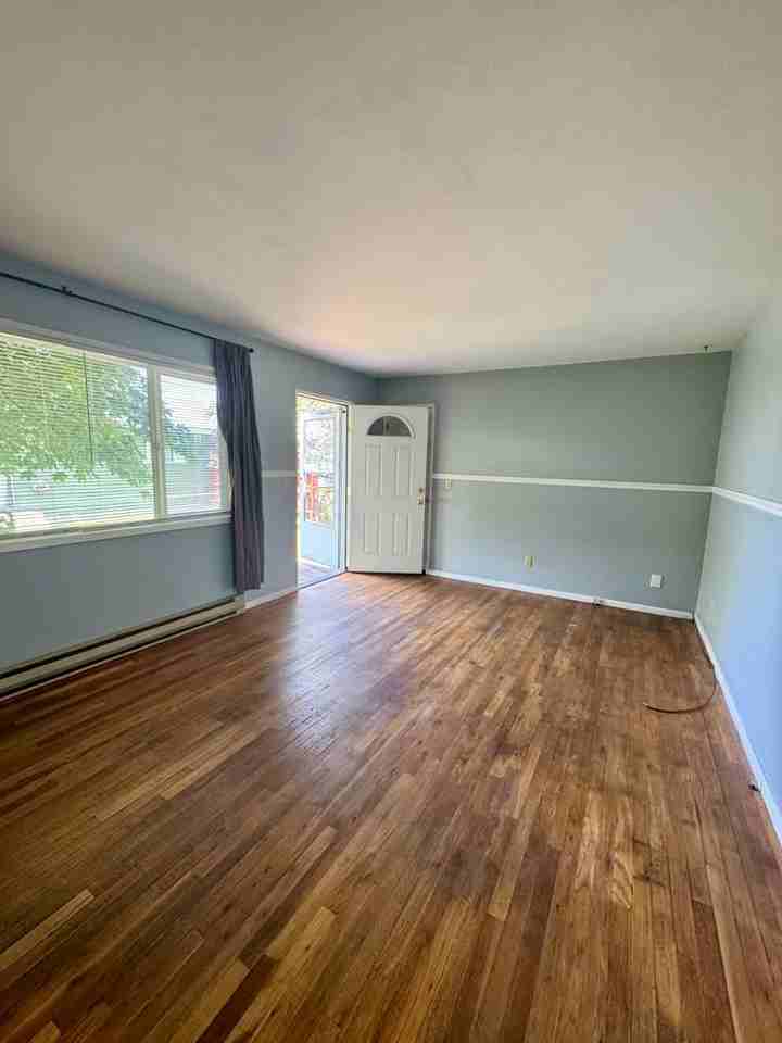 2535 Union St - Photo 7 of 23