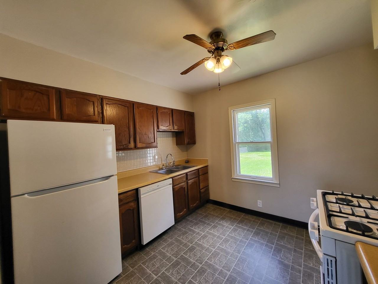 1412 E 25th St - Photo 3 of 13