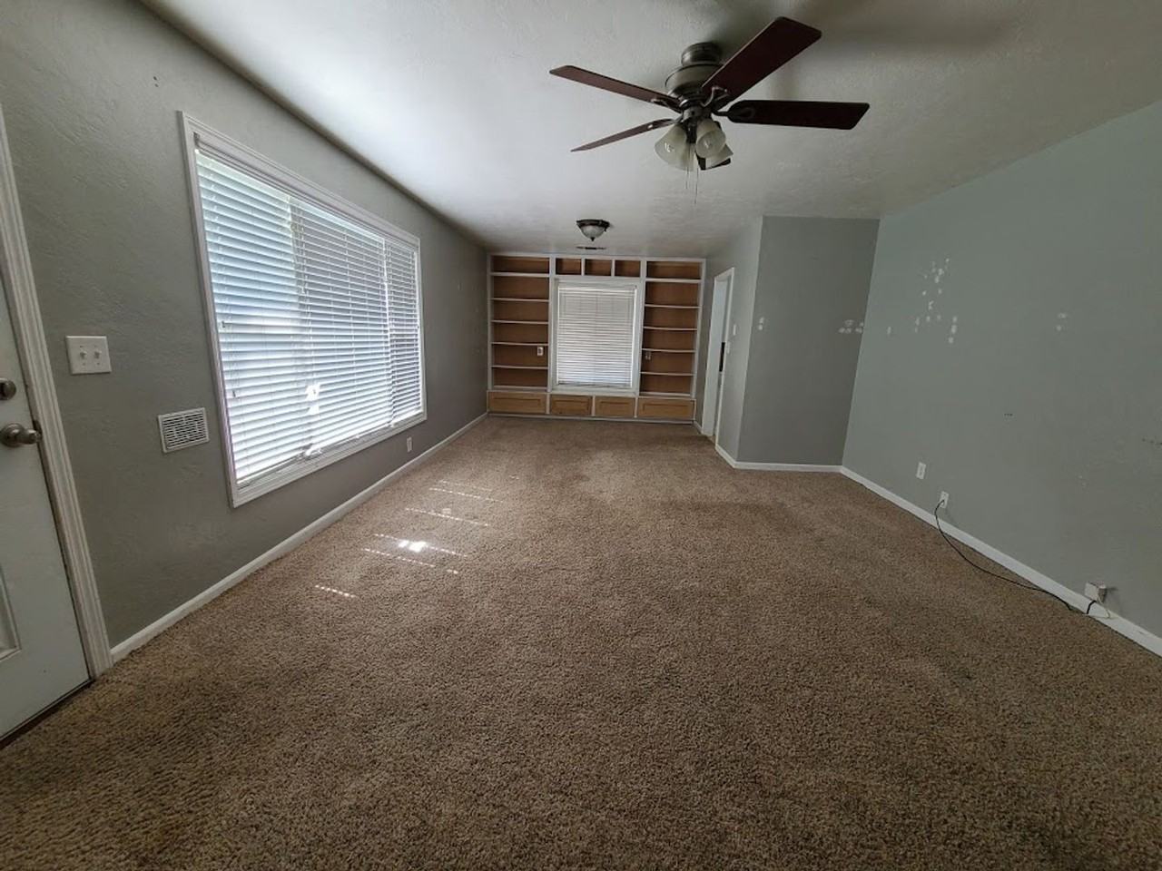 475 N Perry Ave - Photo 3 of 11