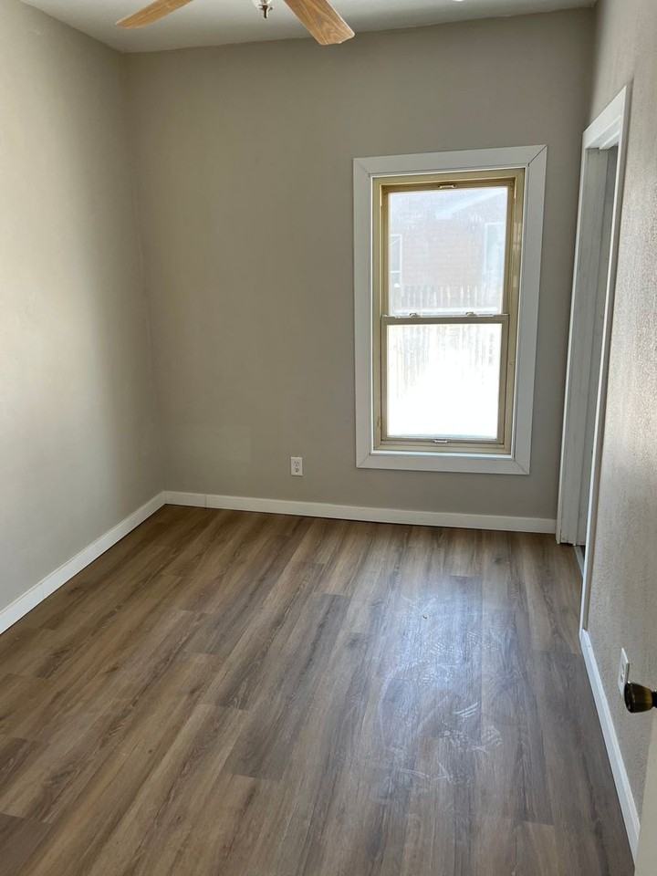 752 Dawson St - Photo 4 of 6