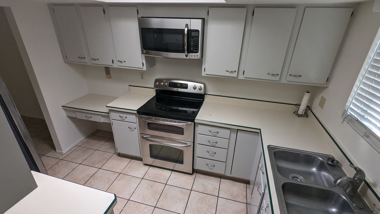 3460 N Richland Dr - Photo 2 of 21