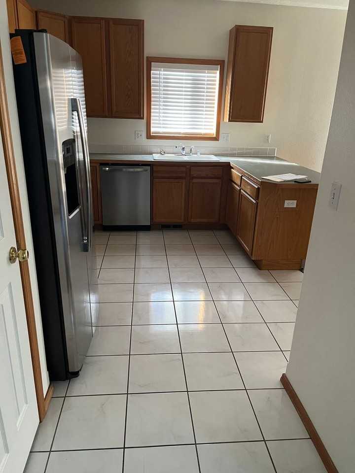 6803 N Oxford Ln - Photo 3 of 24