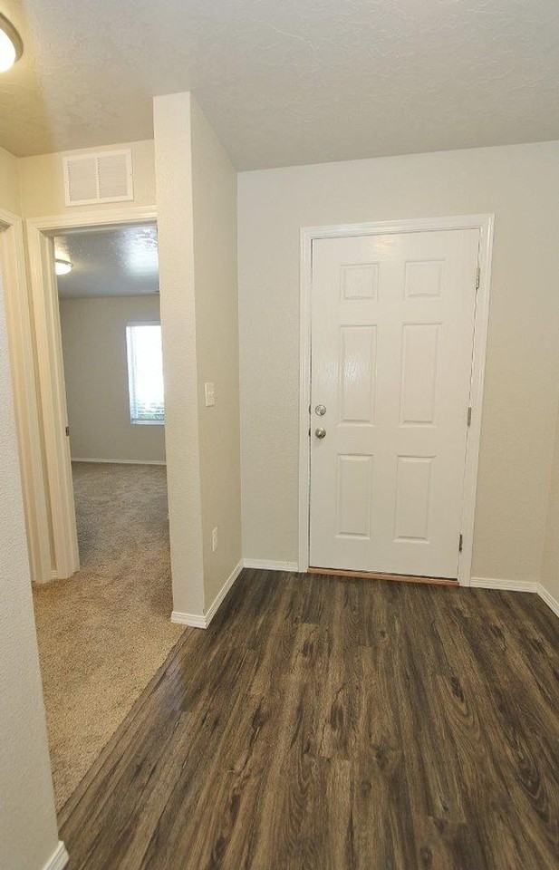 1642 N Pewter Ave - Photo 2 of 24