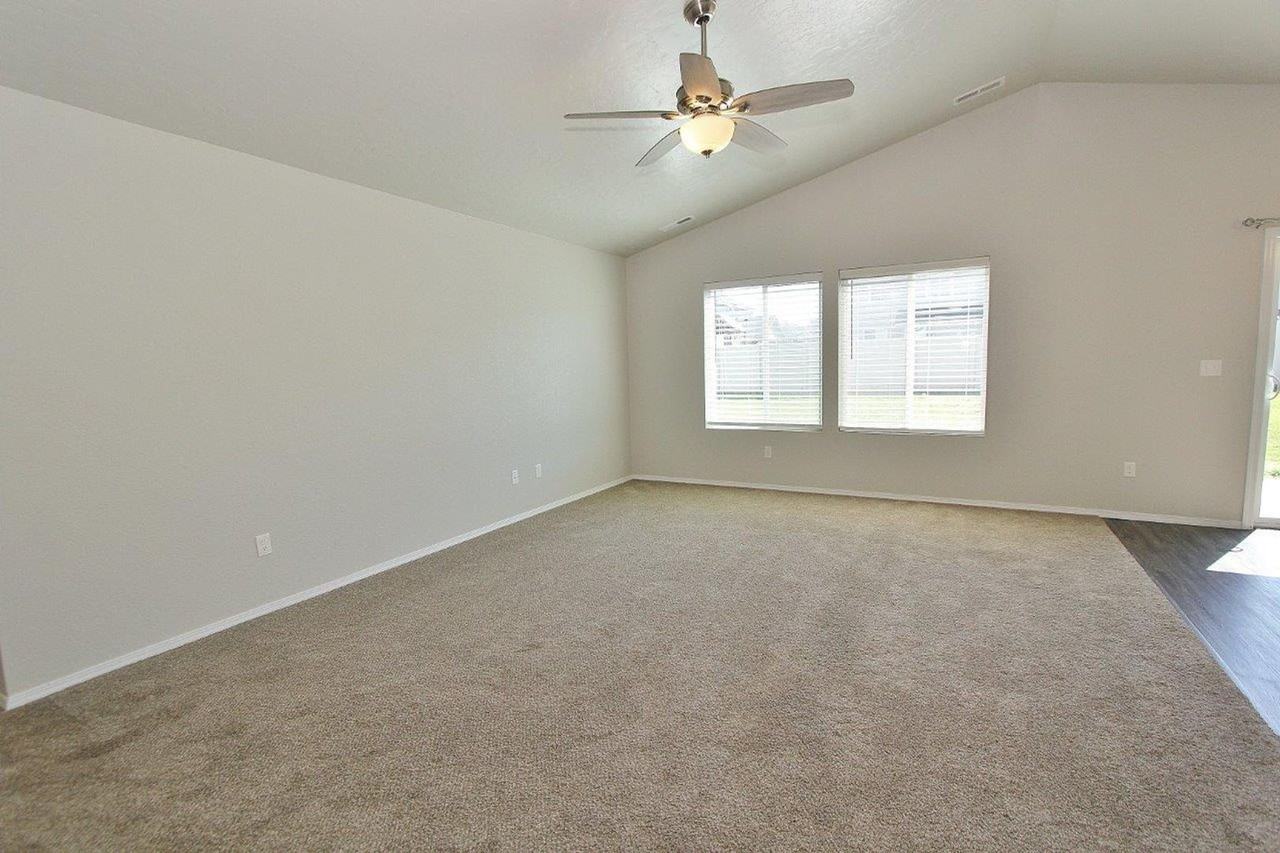 1642 N Pewter Ave - Photo 4 of 24