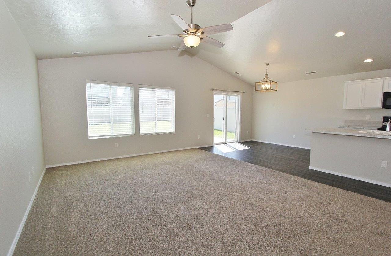 1642 N Pewter Ave - Photo 5 of 24