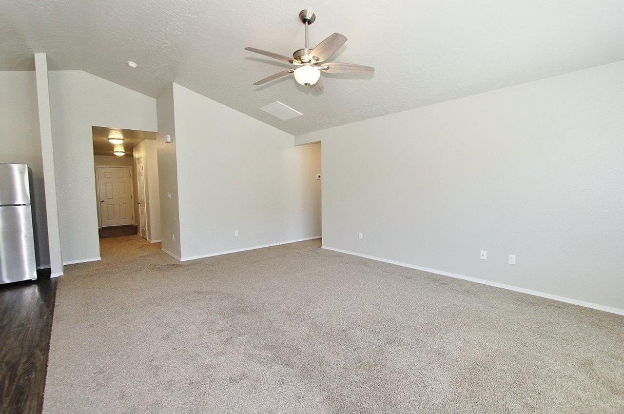 1642 N Pewter Ave - Photo 6 of 24