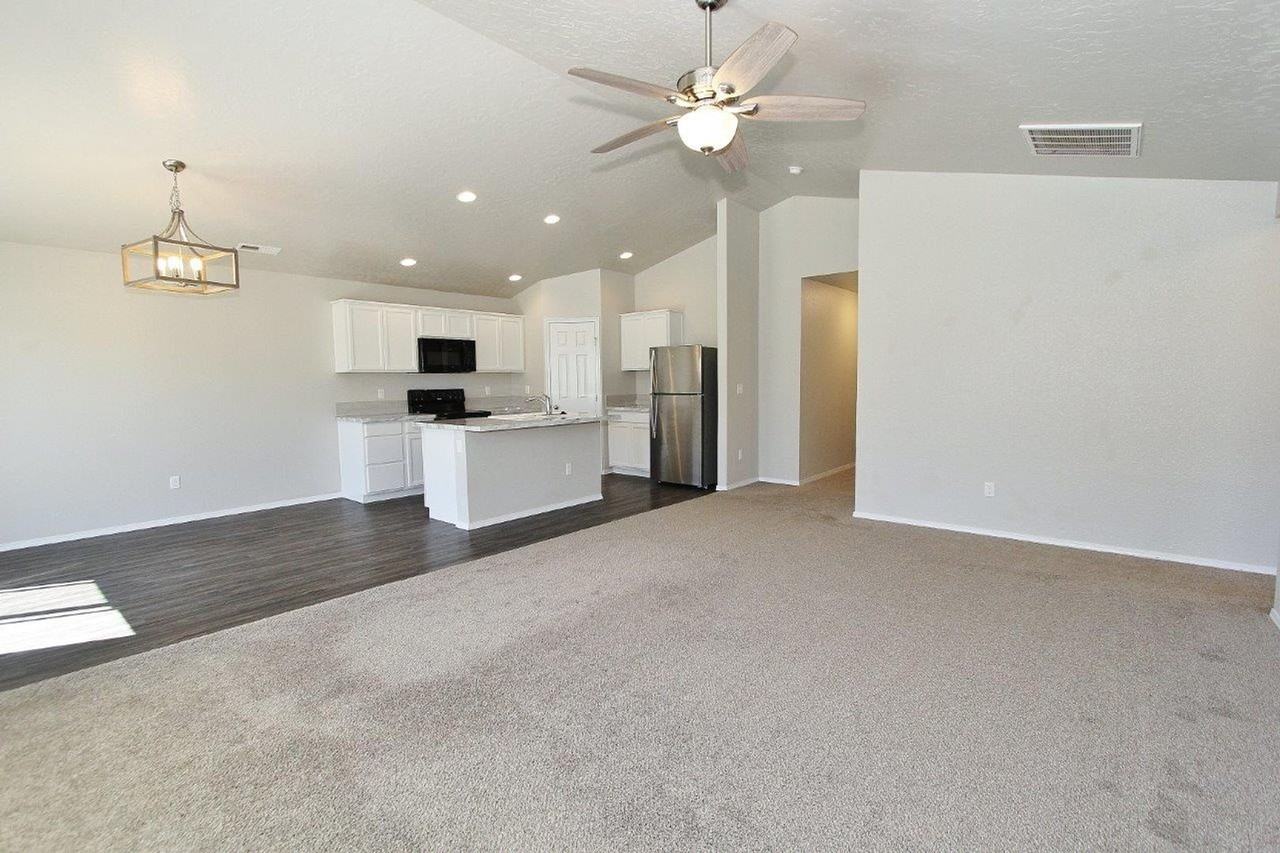 1642 N Pewter Ave - Photo 7 of 24