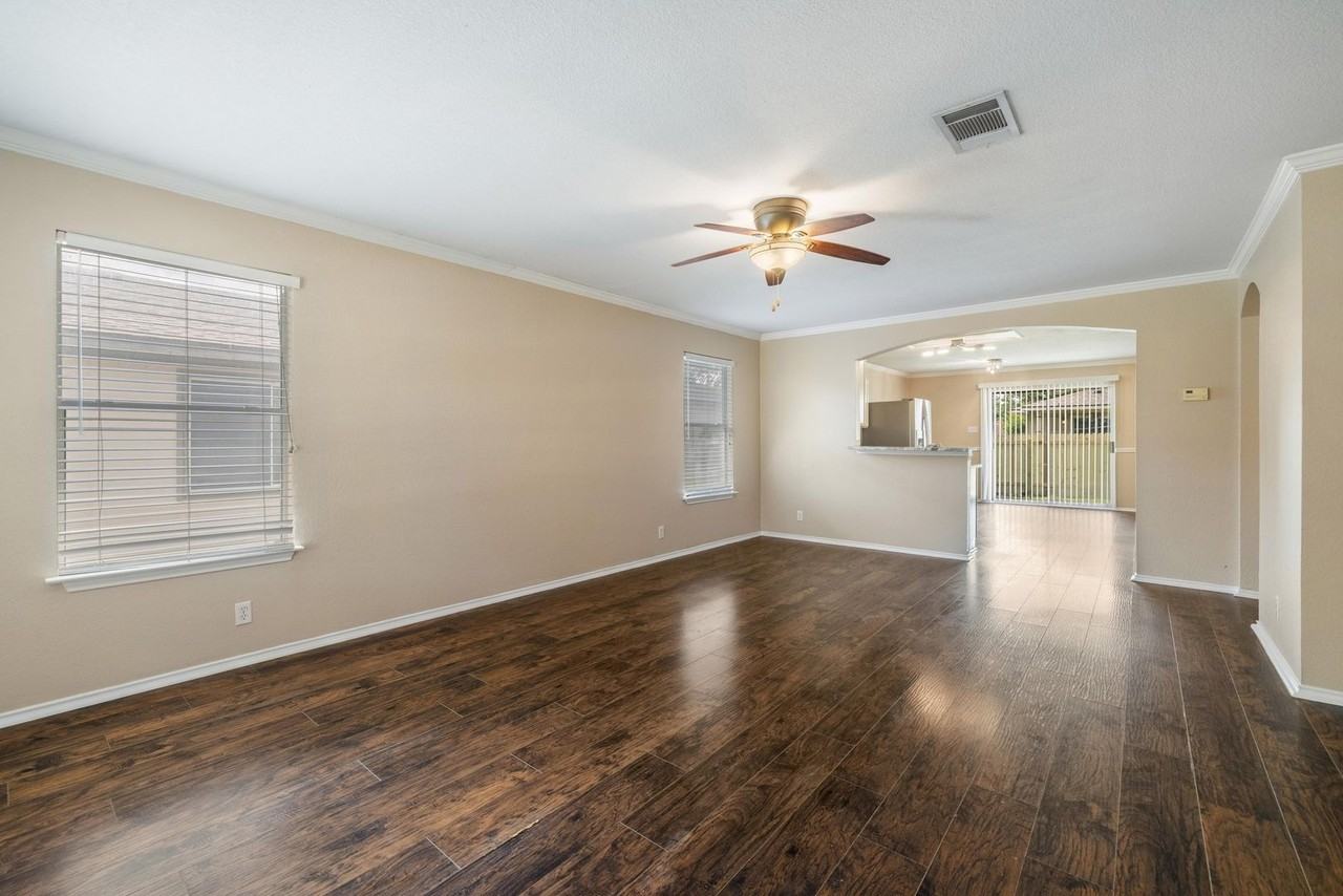 104 Brentwood Dr - Photo 4 of 33