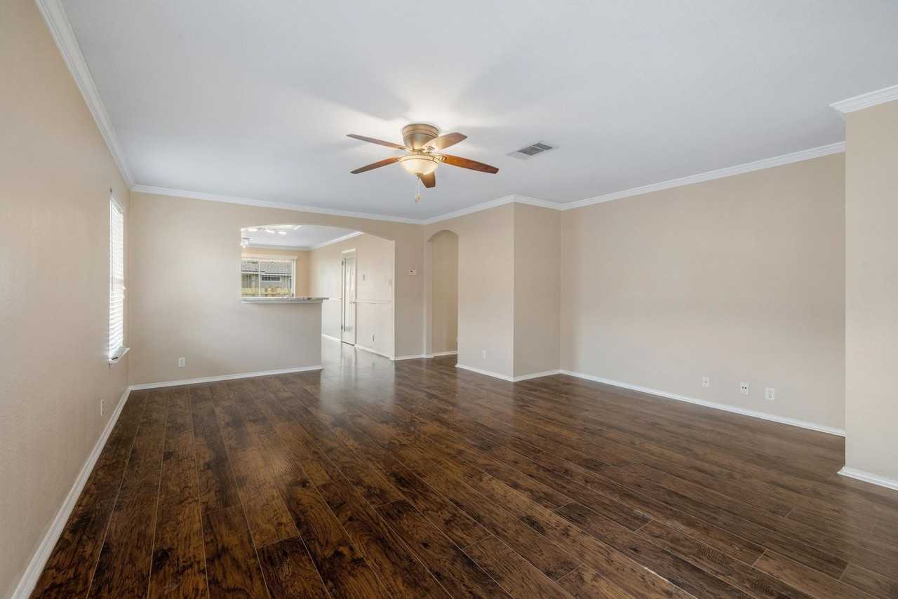 104 Brentwood Dr - Photo 5 of 33