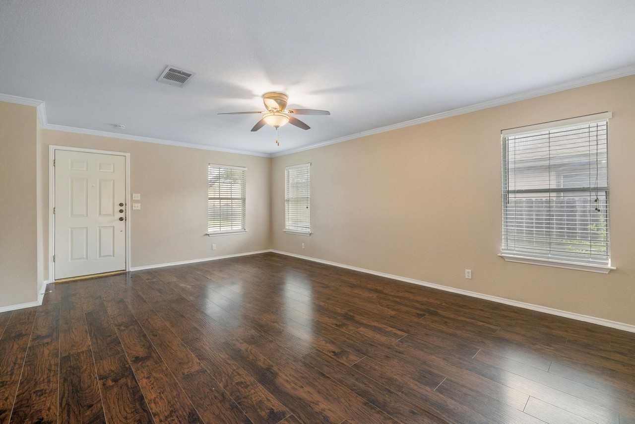 104 Brentwood Dr - Photo 7 of 33