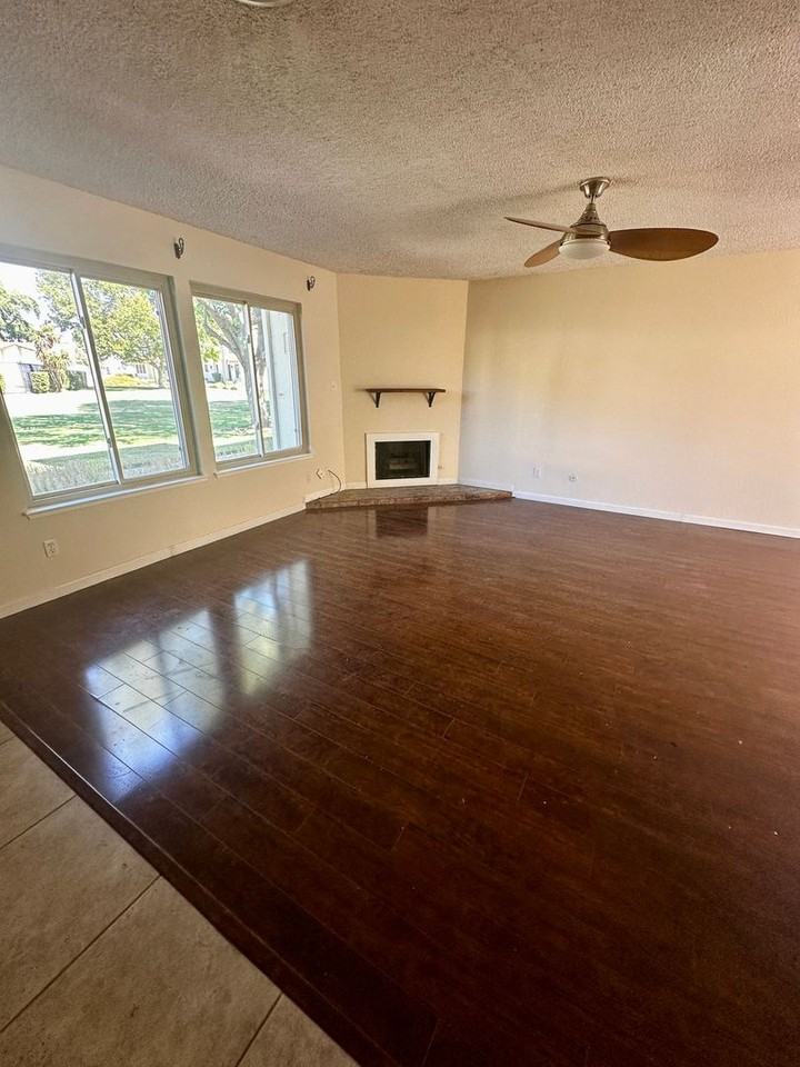 5042 Glide Dr #11 - Photo 3 of 13